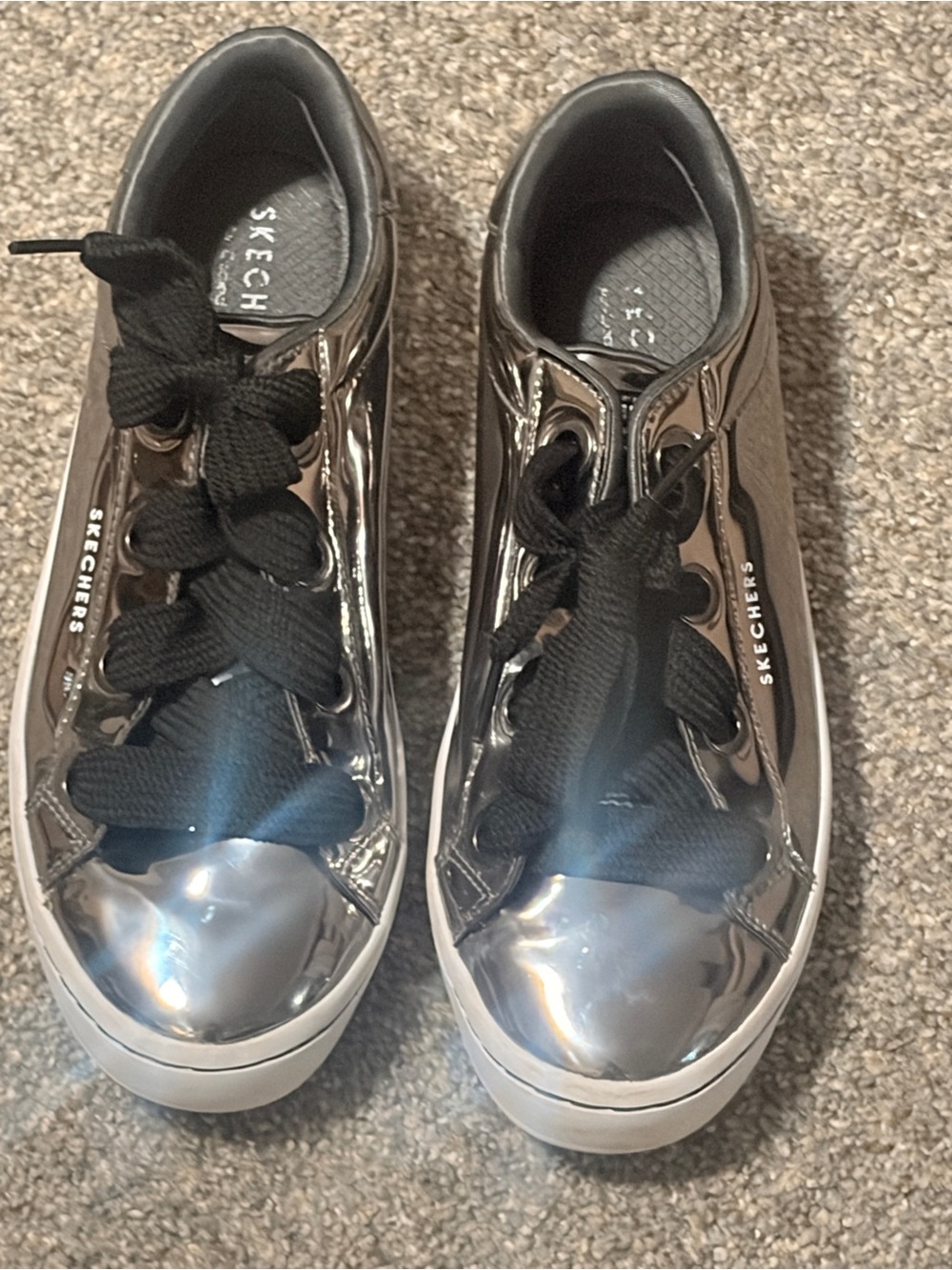 SKECHERS LAdies 
Metallic Black Low-Top Sneakers
